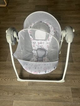 Kinderkraft Flo Elektrické houpátko růžové - 4