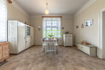 Vesnická usedlost-rodinný dům s hospodářskými stavbami v Ho - 4