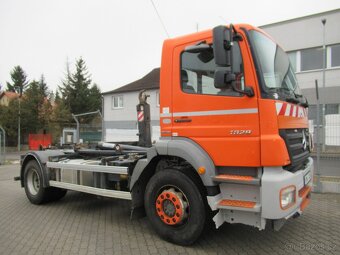 MB Axor 1829 hákový nosič kontejnerů - 4