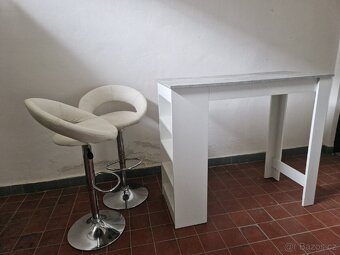 Barový stůl + 2 židle - 4