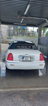 Lincoln Town Car - 4