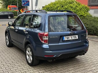 Subaru Forester 2.0 D 108kW 4x4 1. maj v ČR/Xenony/ALU R17 - 4