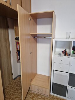 Béžová šatní skříň - 4
