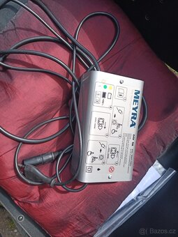 Prodám elektrický invalidní vozík funkční - 4