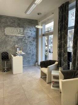 💇♀️ Hledáme šikovnou kadeřnici do salónu - Zlín Malenovice - 4