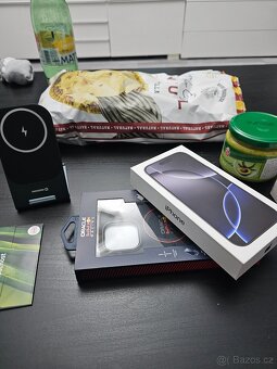 Iphone 16Pro. novy- měsíc starý - 4