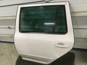 Levé zadní dveře Octavia 2 kombi bílé face - 4