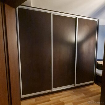Velká šatní skříň - 4