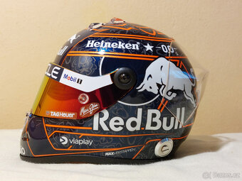Predám Max Verstappen oranžová 2025 Red Bull F1 helma 1:2 - 4