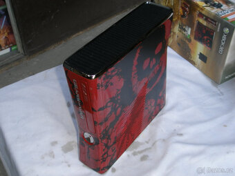 Microsoft Xbox 360 Slim 320GB Gears - kompletní balení - 4