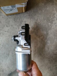 Motorek předních stěračů - 4