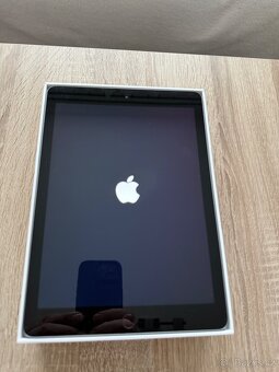 Apple iPad 9.7" (2018) 32GB Wi-Fi Space Gray - 4