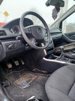 Rozpredam Mercedes B160 70kw 2010 266.920 - 4