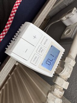 Bezdrátová termohlavice Tesla Smart Thermostatic Valve TV100 - 4