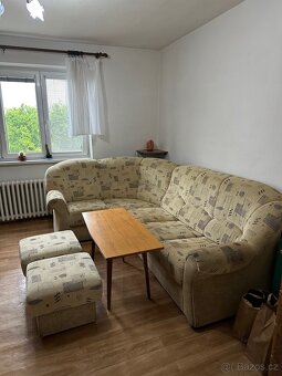 Rohová sedací souprava + 2 taburety + stolek - 4