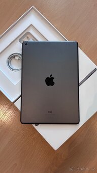 Apple iPad 32 GB, vesmírně šedý, 8. Generace - 4