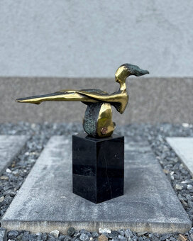 Moderní leštěná bronzová socha Žena luxusní dekorace mramor - 4