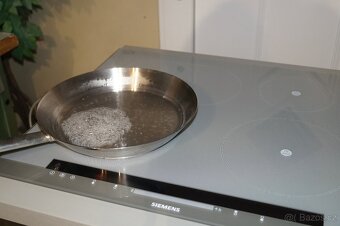 Sklokeramická indukční varná deska Siemens HMIP40C - 4