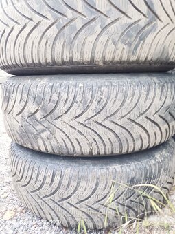 Zimní pneumatiky 195/65 R15 na disku Renault. - 4