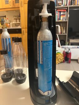 Výrobník Sodastream + láhve - 4
