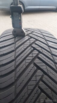 Prodám 2 x celoroční pneu Hankook 235/50/19 - 4