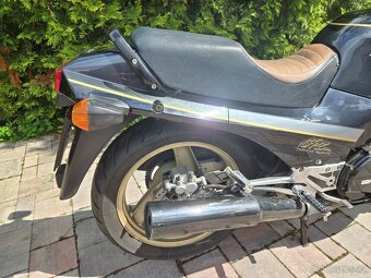 Kawasaki GPZ 900 R - 4