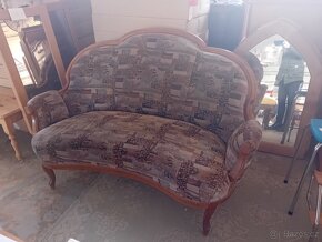 Starožitná sofa. - 4