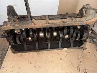 Blok motoru BMW e32 - 4