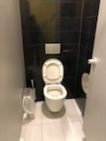 Sanitární vybavení – umyvadla, pisoáry, WC – různé typy - 4