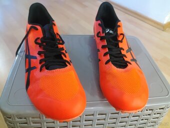TRETRY STŘEDNÍ TRATĚ ASICS HYPER 42,5EU - 4