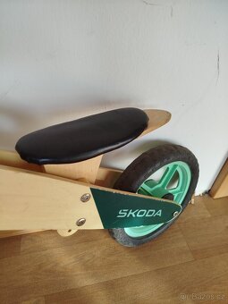 Dětské dřevěné odrážedlo Škoda - 4