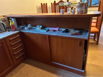 Prodám dřevěnou kuchyň z masivu - 4