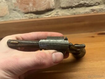 Historický revolver bulldog - 4