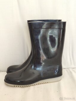 gumáky černé vel. 36, 150,-Kč - 4