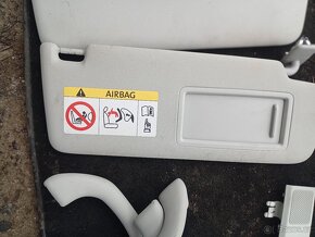 ŠKODA OCTAVIA 3 STÍNÍTKA A DRŽKY NA STROPNICI NEPOŠKOZENÉ - 4