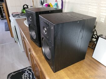 Prodám Jamo reproboxy- E530, VE DŘEVĚ, má to výtečný zvuk, v - 4