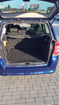 Opel Zafira 2010 - 4