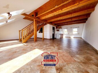 Pronájem prostorného podkrovního bytu 2+kk, 60 m2, ulice J. - 4