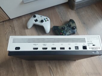 Xbox One S 1TB All-Digital - 4