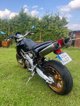 Aprilia dorsoduro 750 - 4