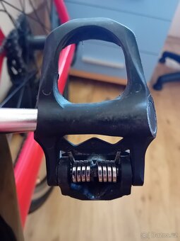 Cyklistické tretry Shimano s nášlapnými pedály a kufry - 4
