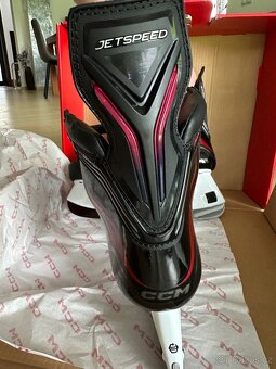 Nové brusle CCM Jetspeed FT8 Pro 💥 - 4
