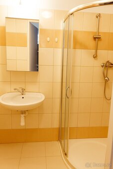 🏡 K pronájmu útulný byt 1+KK v zahradním domku–Brno, Ivanov - 4