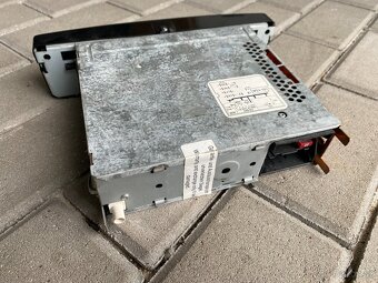 Prodám autorádio Škoda, funkční s přehrávačem CD - 4