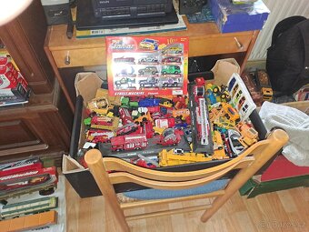 modely osobních, nákladních aut, strojů - 4