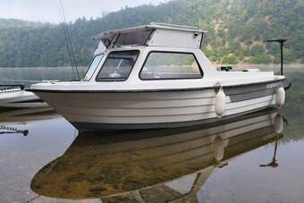 Motorová loď + přívěsný vozík - 4