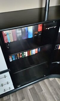 Knihovna s prosklenými dveřmi - 4