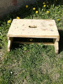 Stará dřevěná stolička - 4