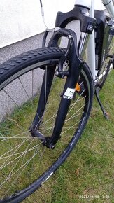 PRODÁM - Trekové kolo s EVBIKE středovým motorem - 4