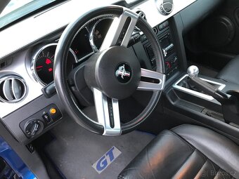 Ford Mustang GT 4,6 , V8  , manuál - 4